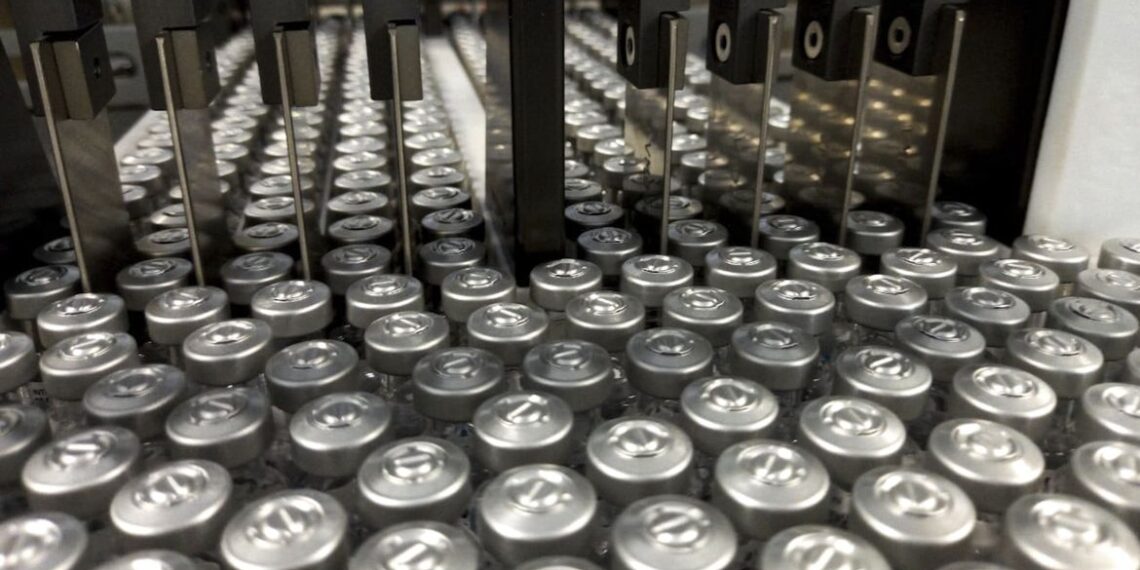 Fiocruz começa nesta sexta o descongelamento de IFA para vacina 100% nacional