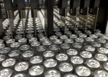 Fiocruz começa nesta sexta o descongelamento de IFA para vacina 100% nacional