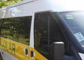 Secretaria de Educação de Poços abre inscrições para auxílio transporte universitário
