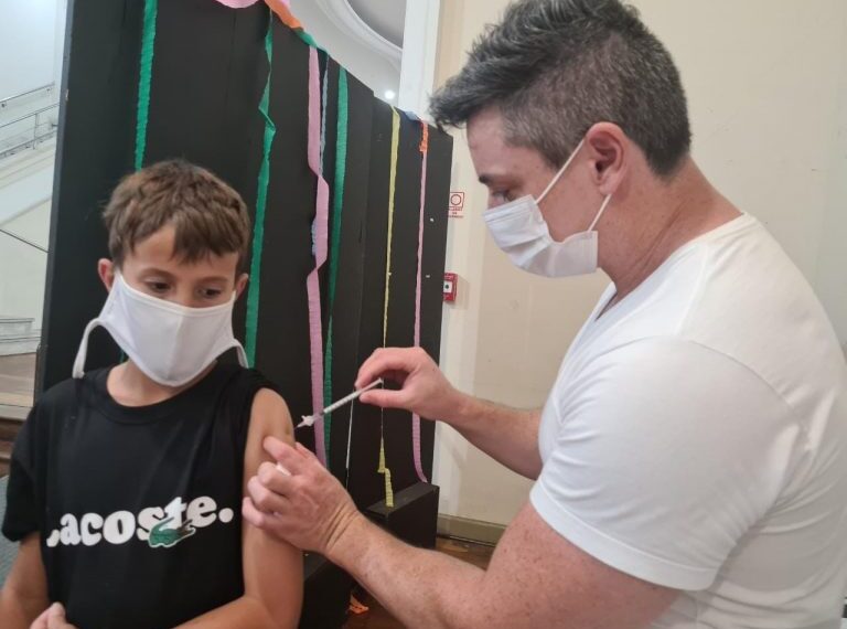 Vacinação para crianças a partir de 05 anos continua em Poços