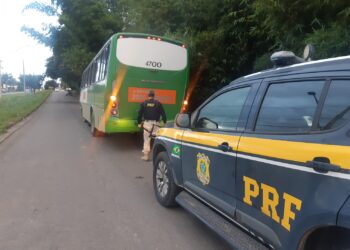 Ônibus com restrição de circulação é apreendido pela PRF em Poços de Caldas