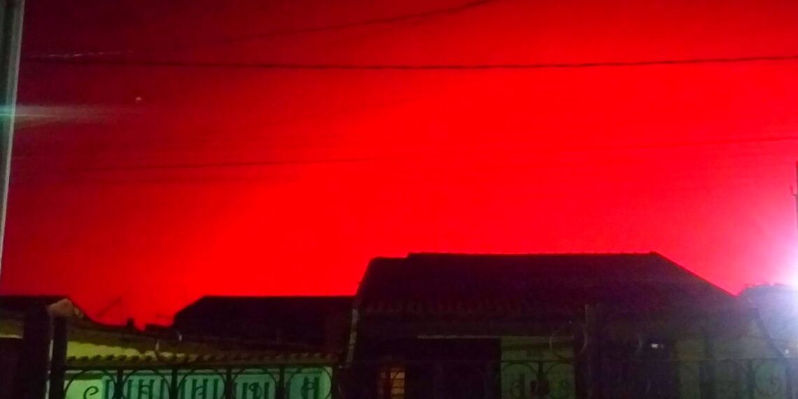 Poços amanheceu com céu vermelho; saiba o que é o fenômeno