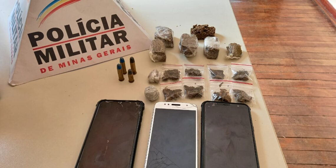 PM prende em Poços suspeitos de roubarem uma mulher na cidade de Caldas