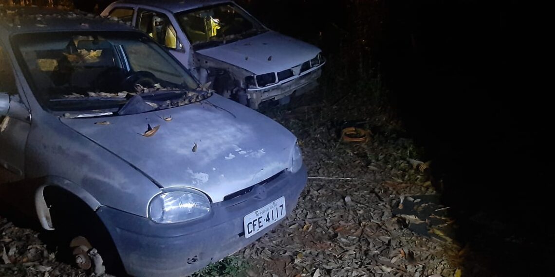 Veículos furtados são encontrados danificados em zona rural de Poços de Caldas
