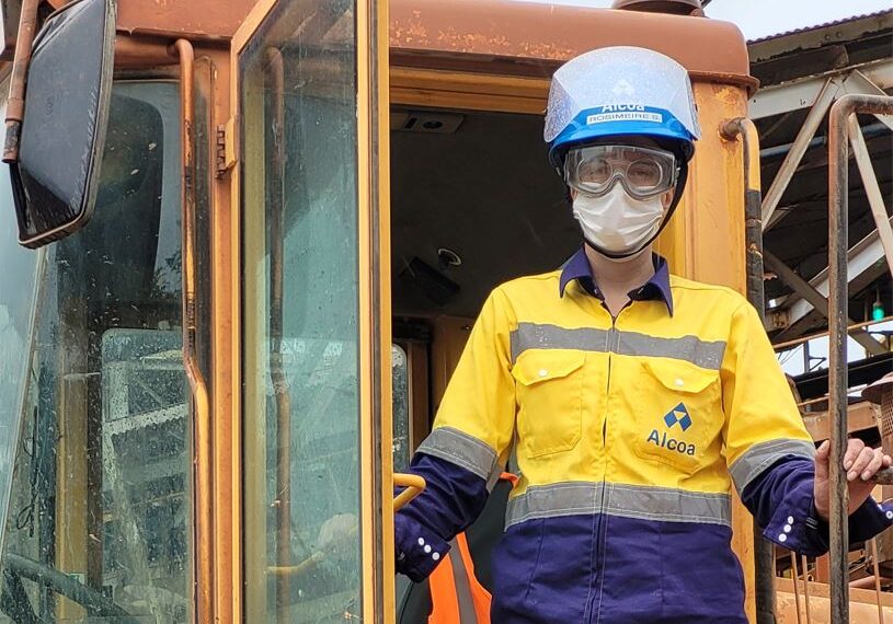 Primeira mulher instrutora de equipamentos pesados da Alcoa Poços de Caldas