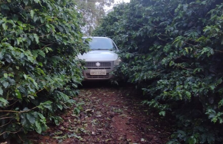 PM age rápido e recupera caminhonete furtada em Nova Resende