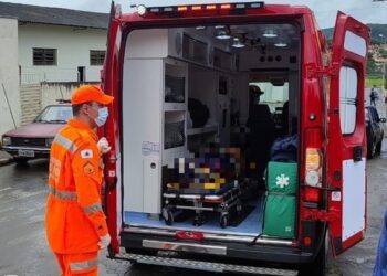 Ciclista fica ferida após ser atropelada por carro em Guaxupé