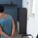 Homem é preso após furtar roupas de loja no centro de Poços de Caldas