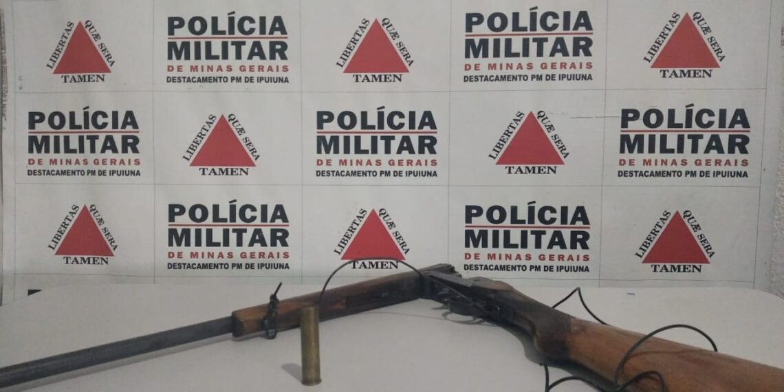Espingarda é apreendida pela PM com idoso de 76 anos em Ipuiuna