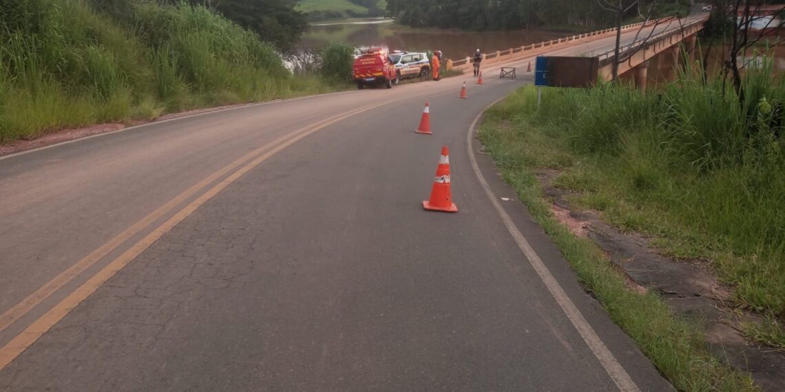 Ponte entre Poços de Caldas e Palmeiral é parcialmente interditada
