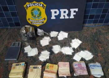 PRF prende homem com drogas e dinheiro escondidos em carro na Fernão Dias