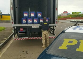 PRF apreende três toneladas de inseticida proibido na Fernão Dias, em Pouso Alegre