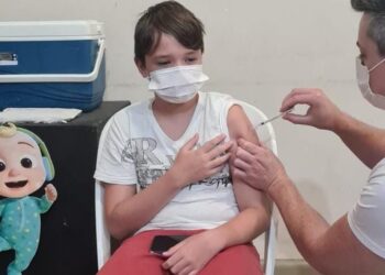 Minas ultrapassa a marca de 1 milhão de doses contra covid aplicadas em crianças