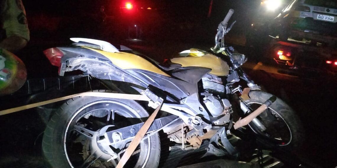Motociclista tenta fugir da PM, sofre acidente e atinge viatura em Andradas