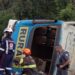 Duas trabalhadoras rurais morrem e 19 pessoas ficam feridas após ônibus tombar na SP-340