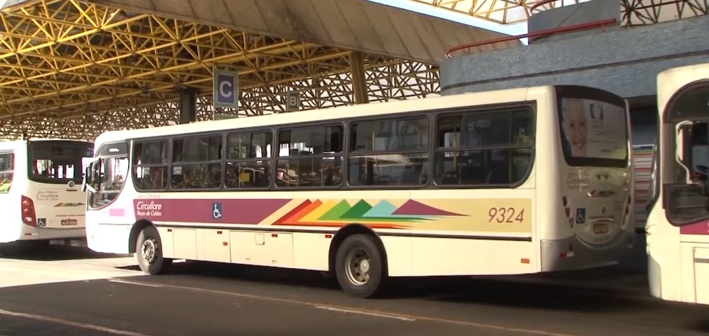 Projeto que prevê fundo para manter preço do transporte público em Poços é aprovado