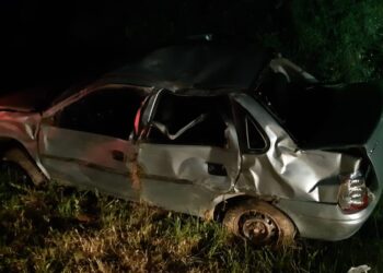 Motorista morre e passageira fica ferida em acidente em Botelhos