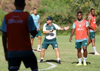 Veterana faz treino tático de olho no jogo de volta da semifinal diante do Atlético-MG
