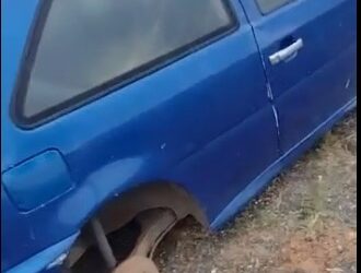 Carro furtado é encontrado sem as rodas na região leste em Poços de Caldas