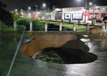 Local onde abriu cratera é interditado em Poços de Caldas