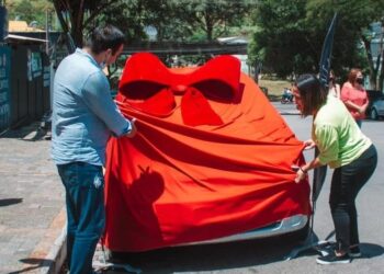 Após ter carro furtado, casal que o utilizava para transportar filha para tratamento ganha outro veículo por meio de vaquinha virtual em Poços de Caldas