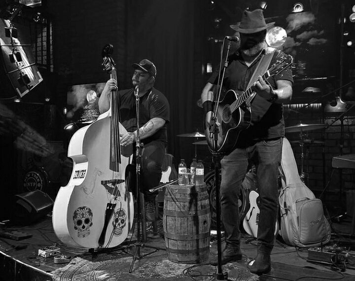 Country, Rock n’ Roll e irreverência: dupla Gramophone Duo Acoustic retorna em 2022 pela Lei Municipal de Incentivo à Cultura