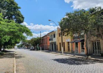 Uso de máscara não é mais obrigatório em locais abertos em Caldas