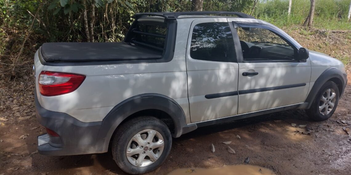 Polícia Militar recupera carro roubado em Caldas