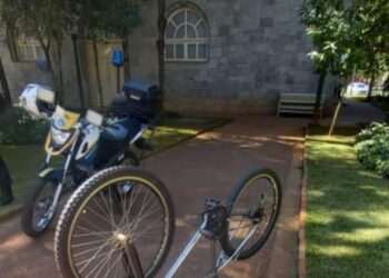 Dupla suspeita de tráfico de drogas foge e deixa bicicleta no Parque José Affonso Junqueira em Poços de Caldas