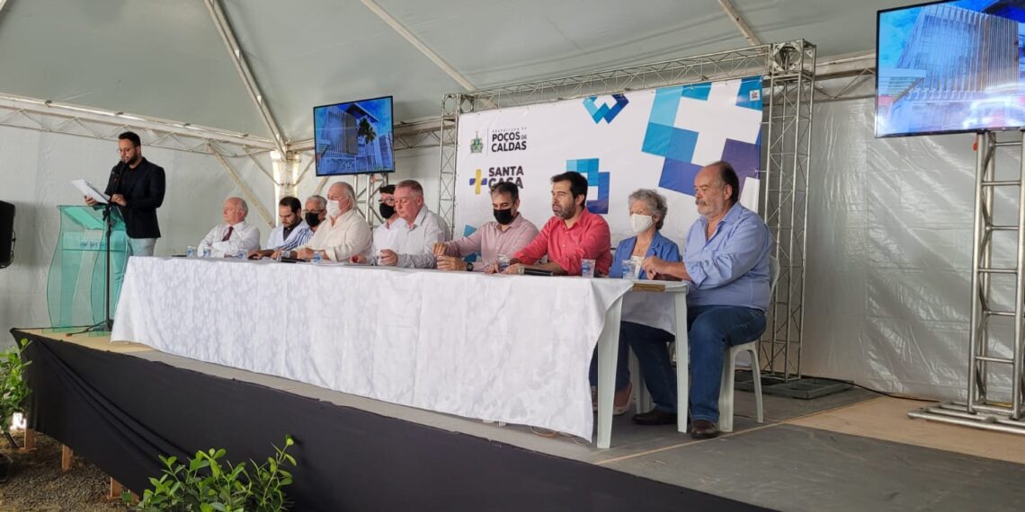 Termo de colaboração para construção do hospital do câncer é assinado em Poços