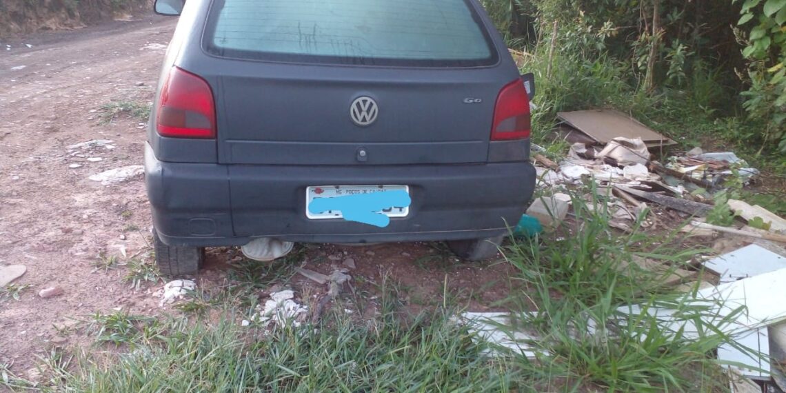 Carro é encontrado abandonado na região sul de Poços de Caldas