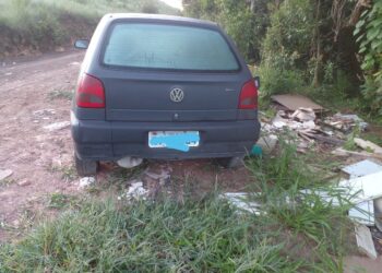 Carro é encontrado abandonado na região sul de Poços de Caldas