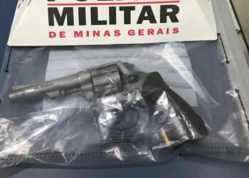 Motociclista é roubado por homens armados no centro de Poços de Caldas