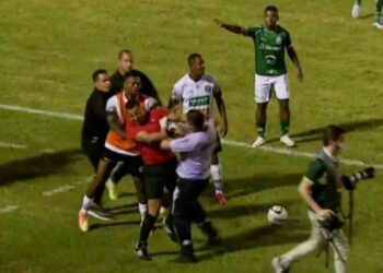 Caldense x Athletic: 4º árbitro é agredido e jogador recebe voz de prisão