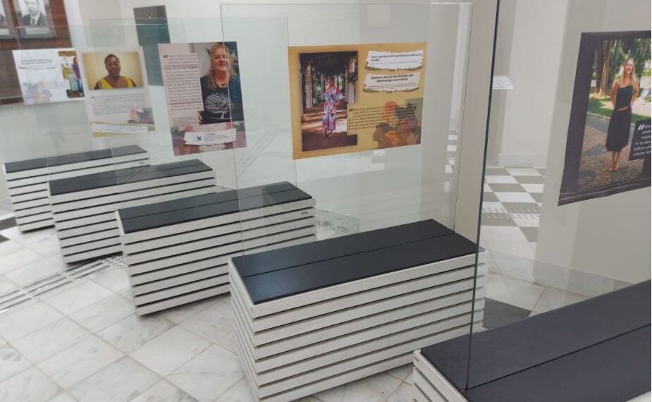 Exposição “A pandemia e a saúde mental da mulher” estará na Câmara de Poços até 31 de março