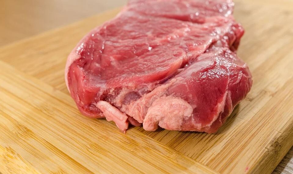 Anvisa proíbe venda de lote de filé-mignon contaminado com salmonella