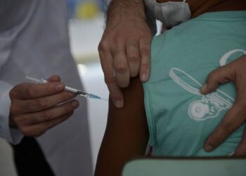 Quase 70% das crianças já foram vacinadas com a 1ª dose contra Covid-19 em Poços