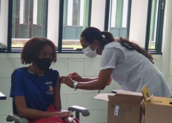 Mais de 150 pessoas são vacinadas nas Escolas Municipais de Poços de Caldas