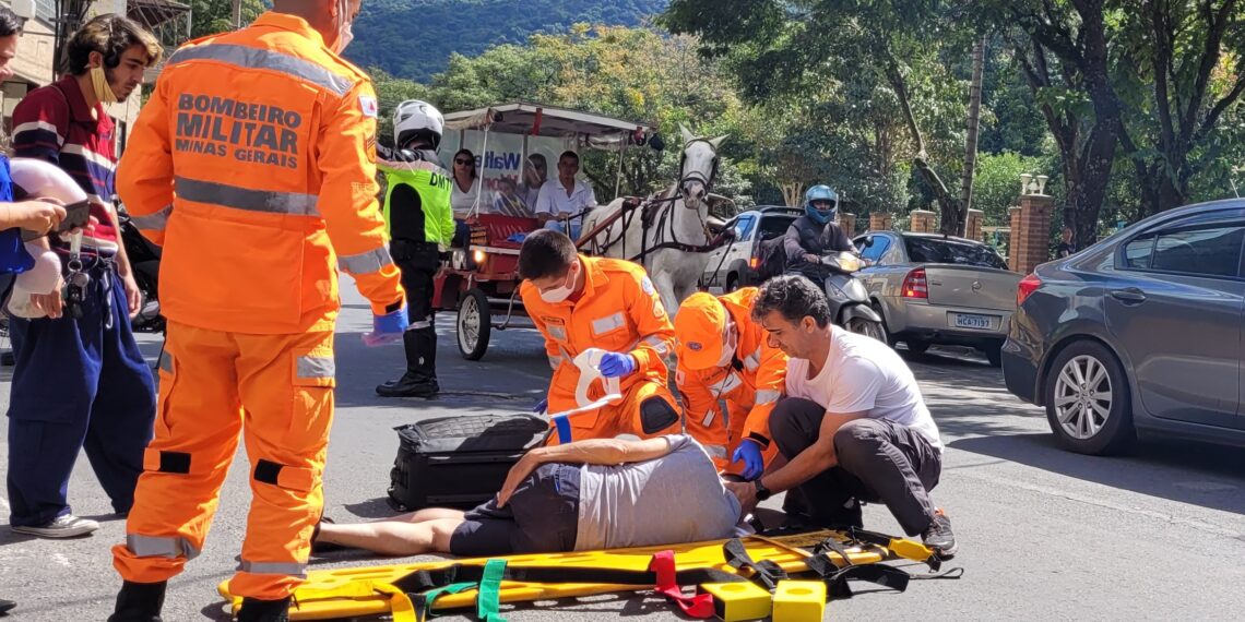 Idoso fica ferido após ser atropelado no Centro de Poços de Caldas