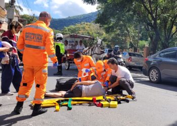 Idoso fica ferido após ser atropelado no Centro de Poços de Caldas