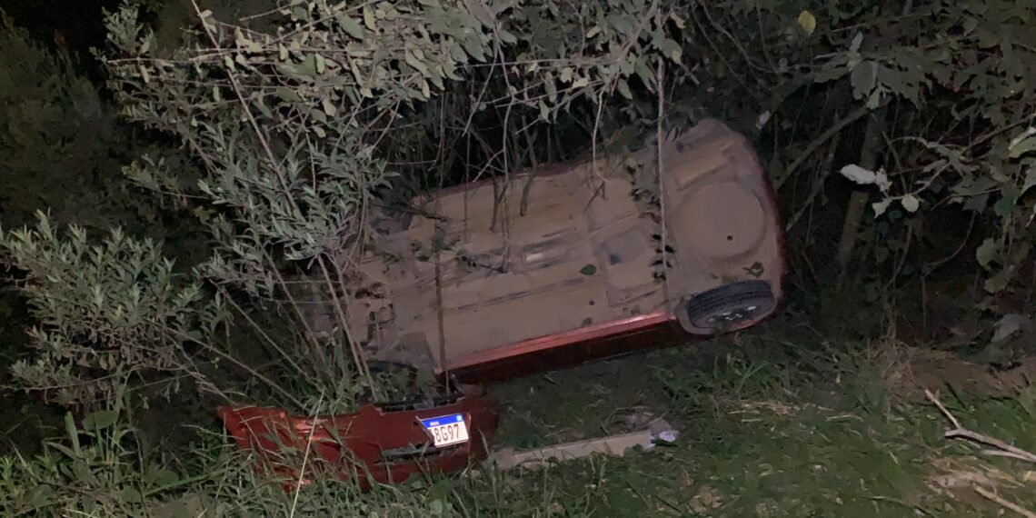 Capotamento deixa motorista ferido na MGC-146 em Poços de Caldas