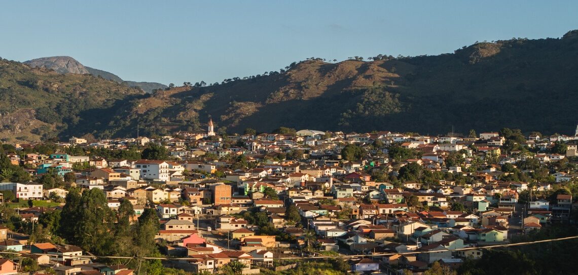 Caldas desobriga uso de máscaras em locais abertos