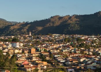 Caldas desobriga uso de máscaras em locais abertos