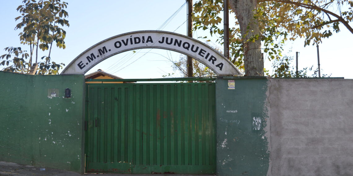 Vacinação contra Covid-19 nas escolas de Poços continua nesta quinta