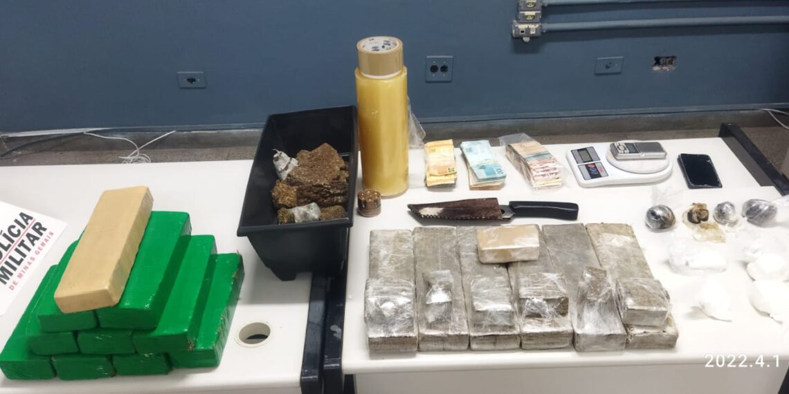 Após fuga com acidente, homem é preso com 20 kg de maconha e R$ 16 mil