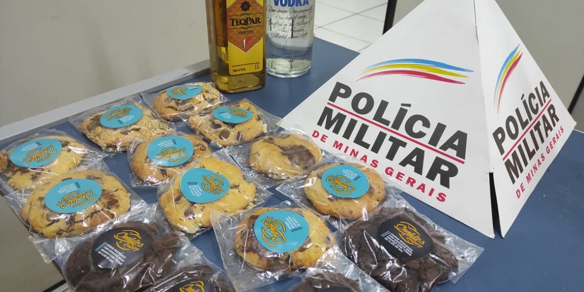 Homem é preso após furtar cookies, vodka e tequila de restaurante em Andradas