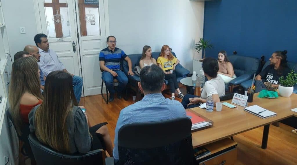 Reajuste Bolsa Estágio: durante manifestação, prefeitura recebe comissão de estagiários