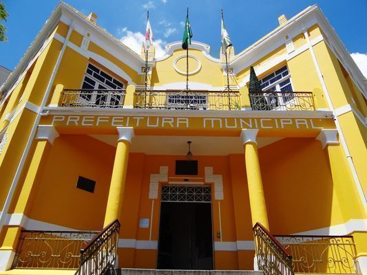 Decreto estabelece pontos facultativos para quinta (14) e sexta-feira (22) em Poços de Caldas