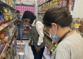 Procon de Poços multa supermercado e loja que vendiam produtos vencidos