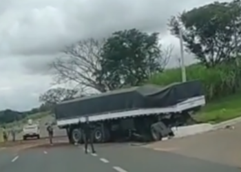 Motorista de caminhão morre em acidente em Espírito Santo do Pinhal